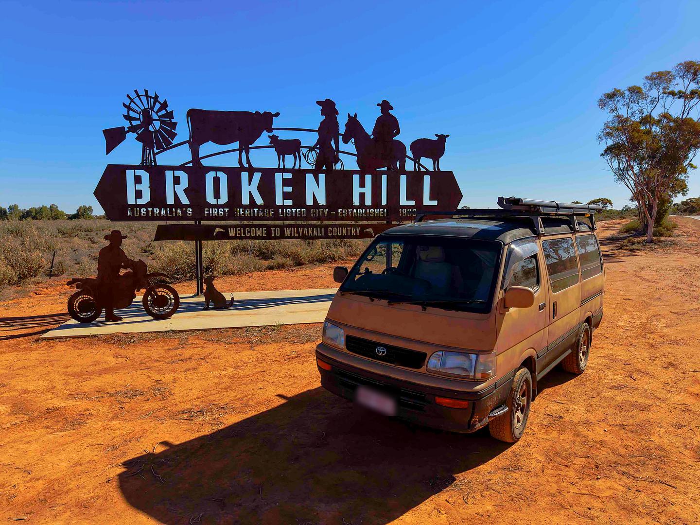 Archi 4X4 at Broken Hill — outback road trip
