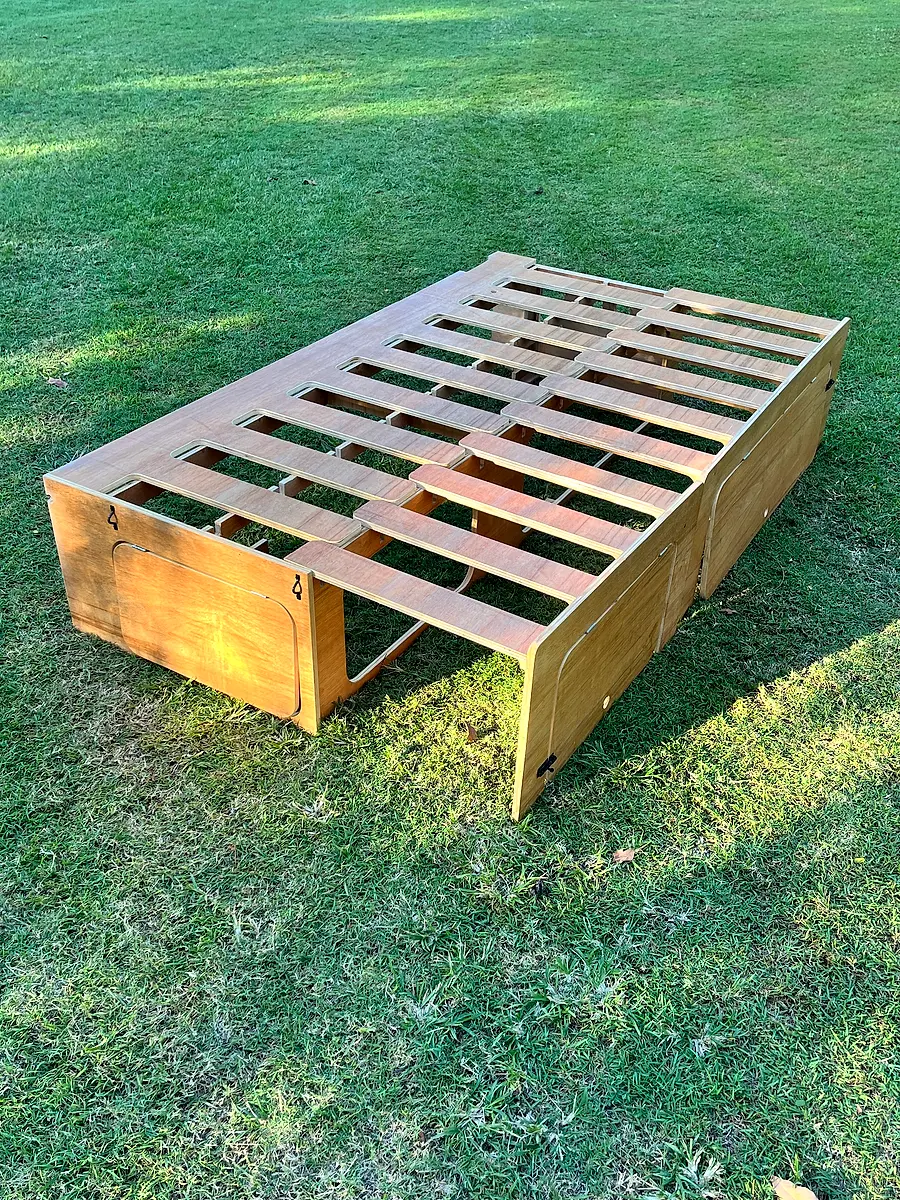 Comb bed extended — overhead view showing slat platform