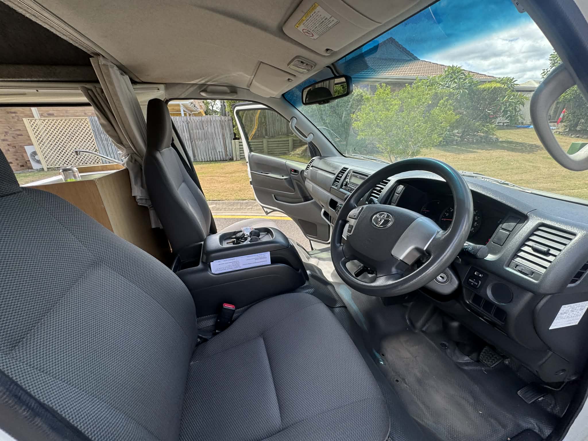 Driver cab — automatic transmission, Toyota Hiace